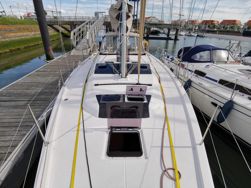Book yachts online - sailboat - Dufour 390 Grand Large - Antares - rent
