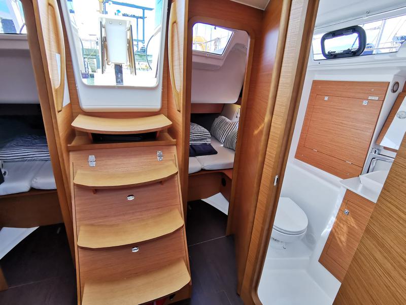 Book yachts online - sailboat - Dufour 390 Grand Large - Antares - rent