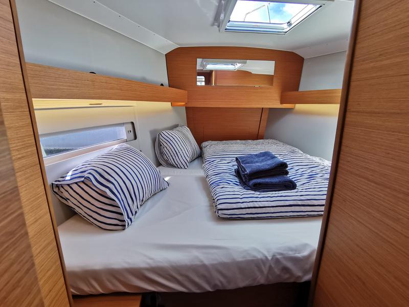 Book yachts online - sailboat - Dufour 390 Grand Large - Antares - rent