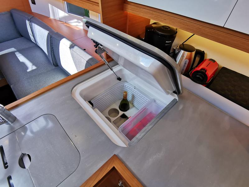 Book yachts online - sailboat - Dufour 390 Grand Large - Antares - rent