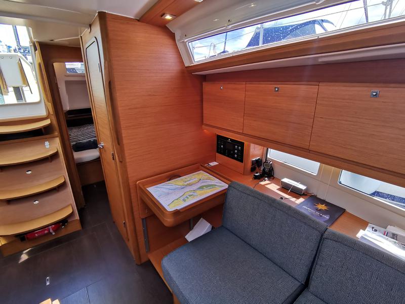 Book yachts online - sailboat - Dufour 390 Grand Large - Antares - rent