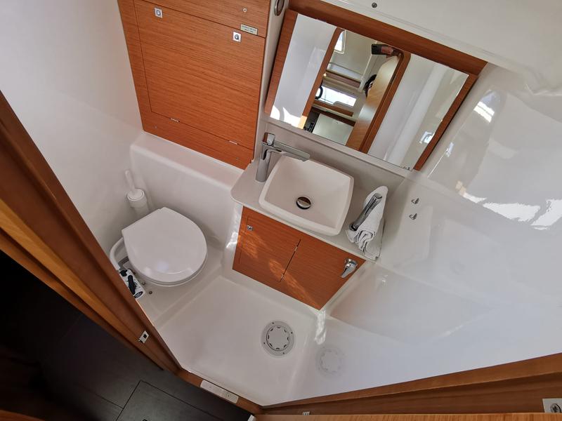 Book yachts online - sailboat - Dufour 390 Grand Large - Antares - rent