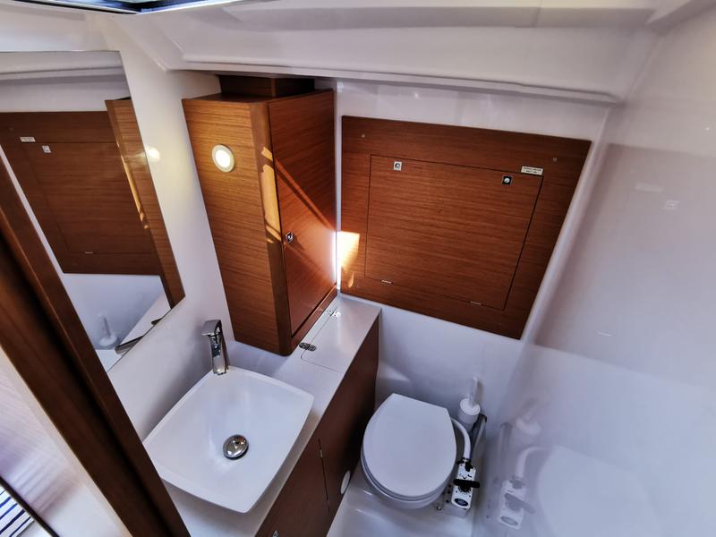 Book yachts online - sailboat - Dufour 390 Grand Large - Antares - rent