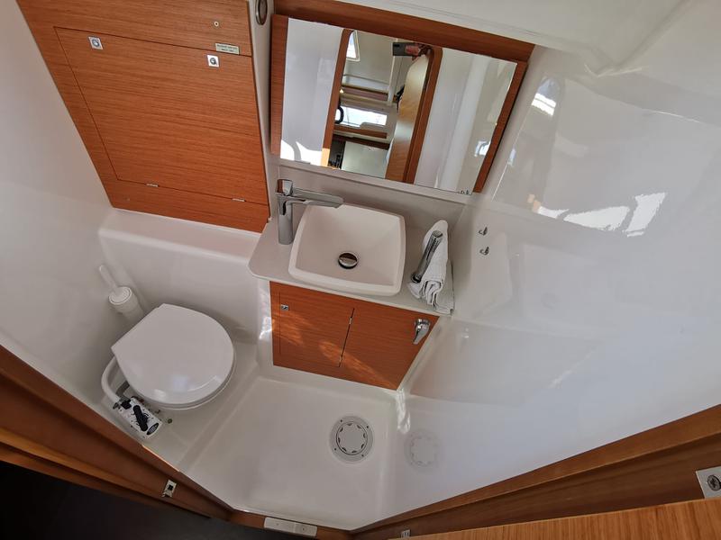 Book yachts online - sailboat - Dufour 390 Grand Large - Antares - rent