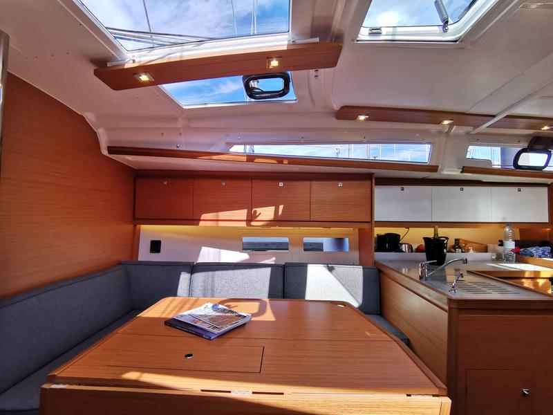 Book yachts online - sailboat - Dufour 390 Grand Large - Antares - rent