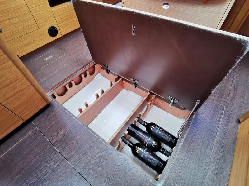 Book yachts online - sailboat - Dufour 390 Grand Large - Antares - rent