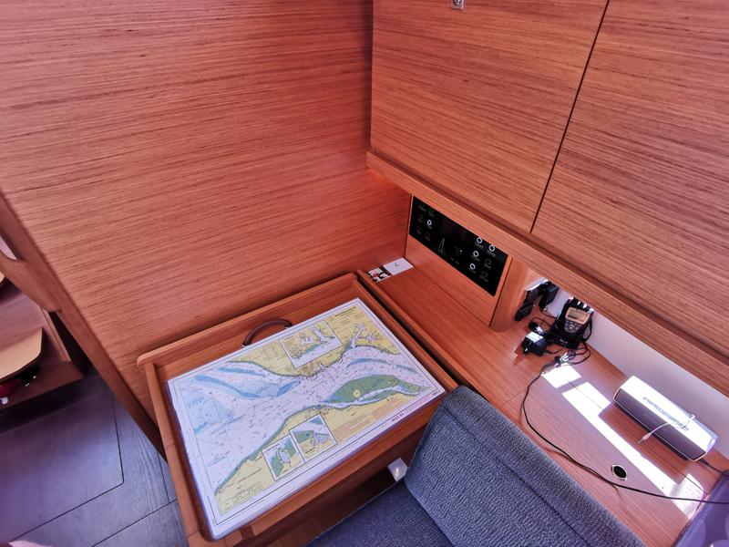 Book yachts online - sailboat - Dufour 390 Grand Large - Antares - rent