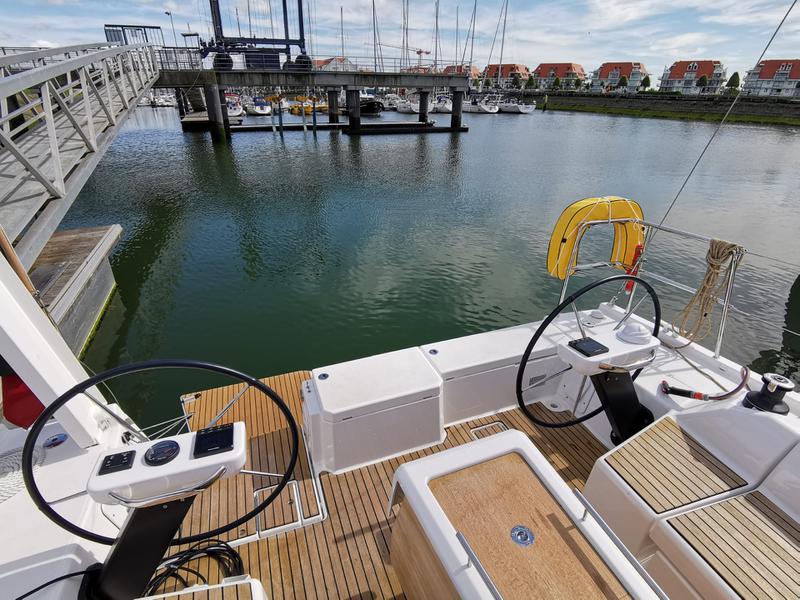 Book yachts online - sailboat - Dufour 390 Grand Large - Antares - rent