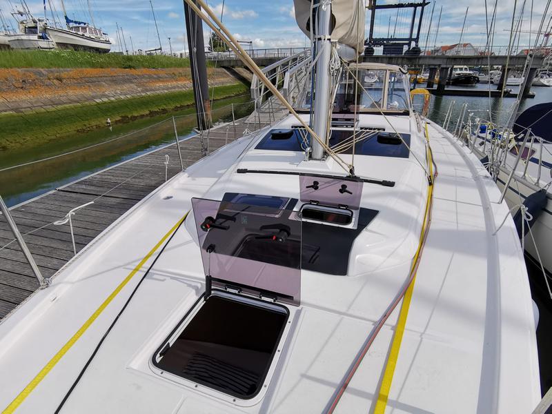 Book yachts online - sailboat - Dufour 390 Grand Large - Antares - rent