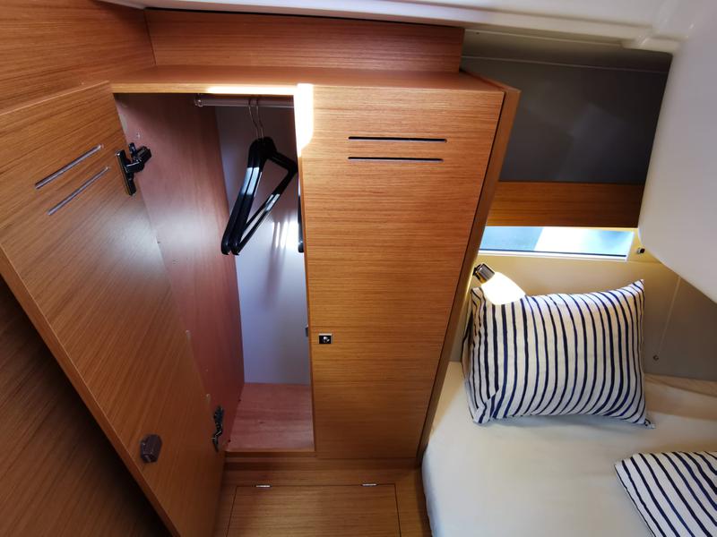 Book yachts online - sailboat - Dufour 390 Grand Large - Antares - rent