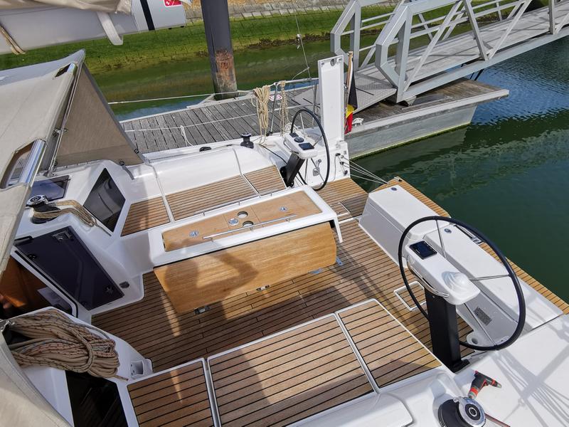 Book yachts online - sailboat - Dufour 390 Grand Large - Antares - rent