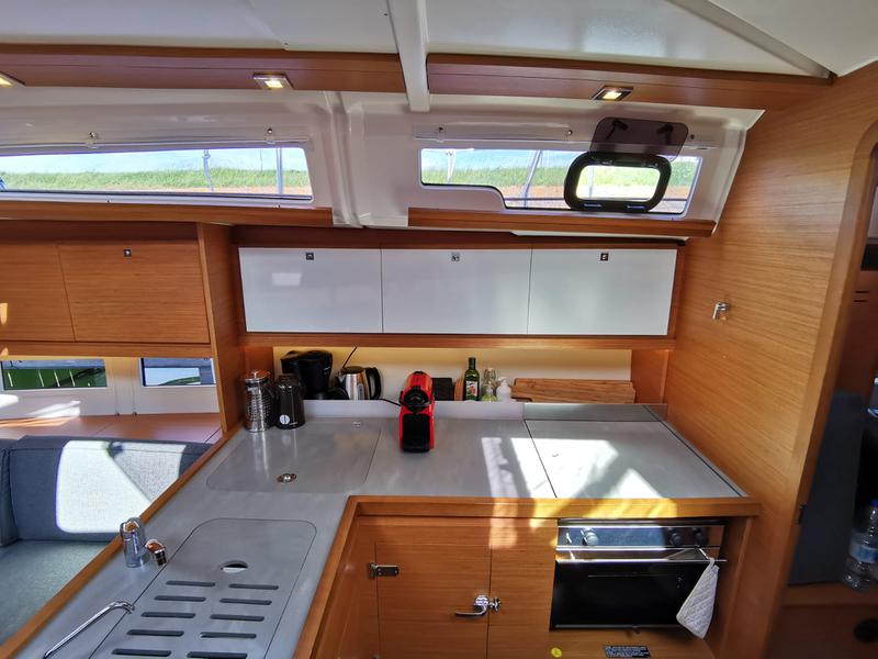 Book yachts online - sailboat - Dufour 390 Grand Large - Antares - rent