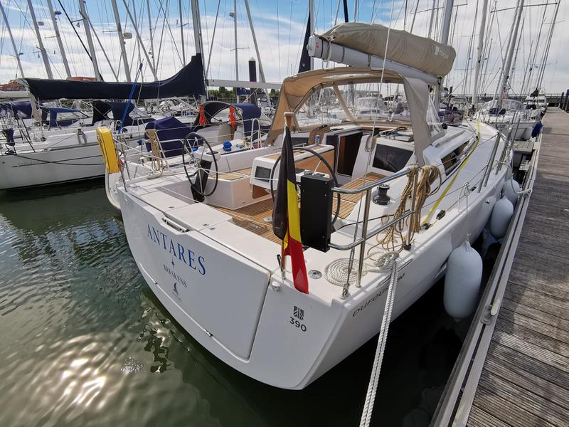Book yachts online - sailboat - Dufour 390 Grand Large - Antares - rent