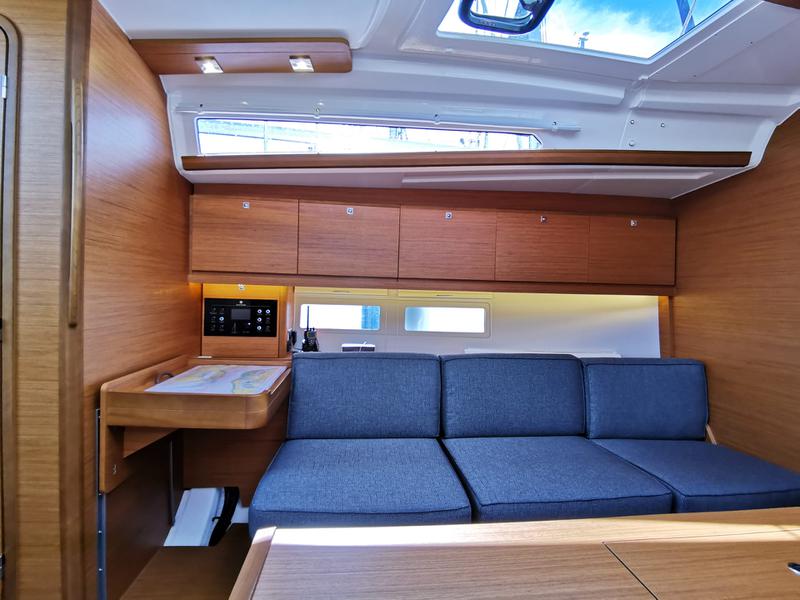 Book yachts online - sailboat - Dufour 390 Grand Large - Antares - rent