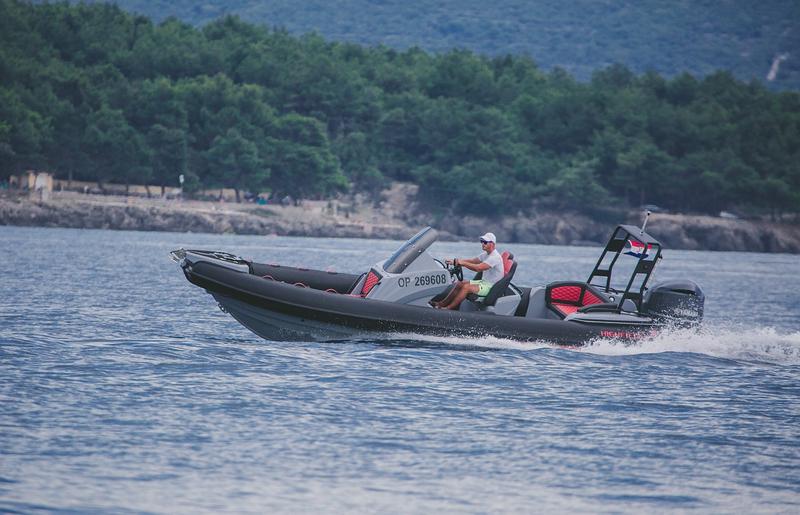 Book yachts online - motorboat - Highfield Sport 760 - no name - rent