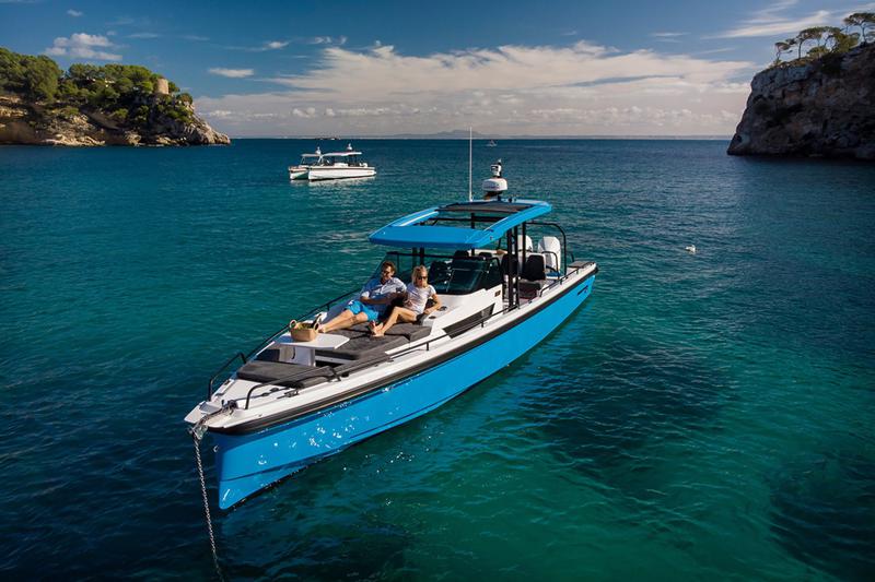 Book yachts online - motorboat - Axopar 37  Sun Top - Axopar 37 ST Brabus - rent