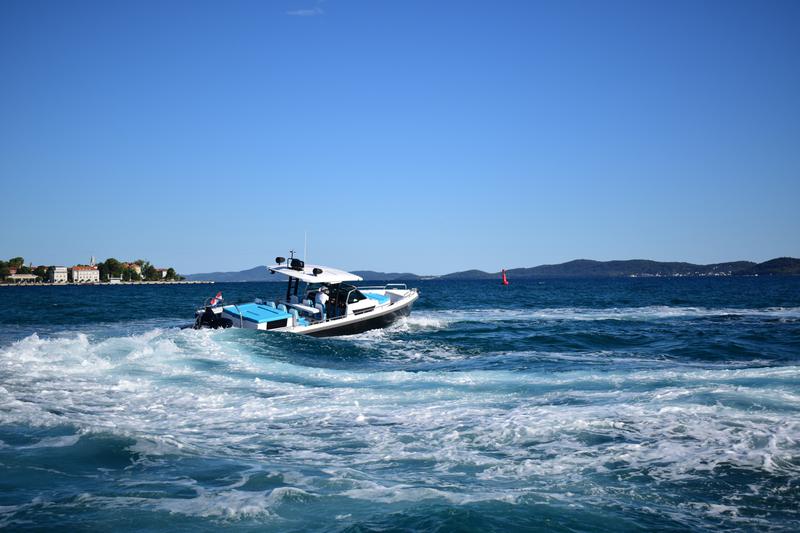 Book yachts online - motorboat - Axopar 37 T Top - Axopar 37 TT - rent