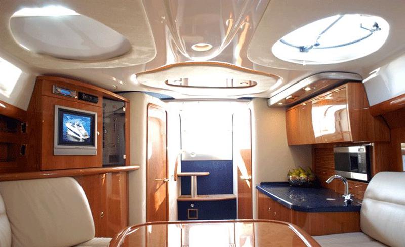 Book yachts online - motorboat - Cranchi 41 - Gin Tonic - rent