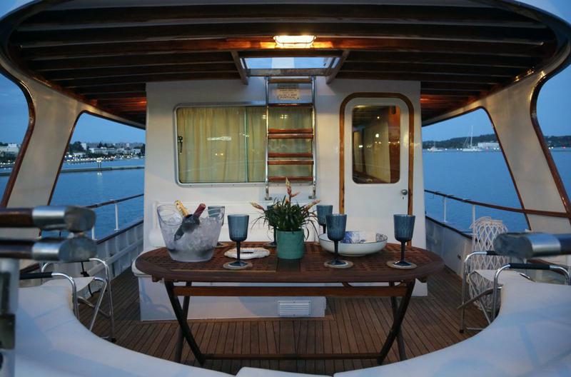 Book yachts online - motorboat - Motoryacht - Kallista - rent