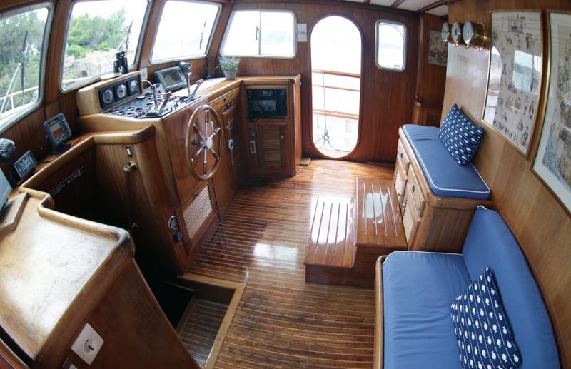Book yachts online - motorboat - Motoryacht - Kallista - rent