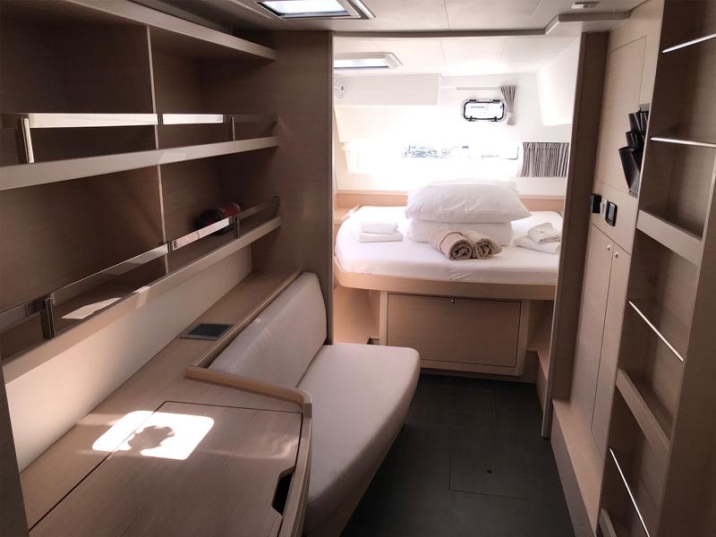 Book yachts online - catamaran - Lagoon 42 owner version - FIND US - rent