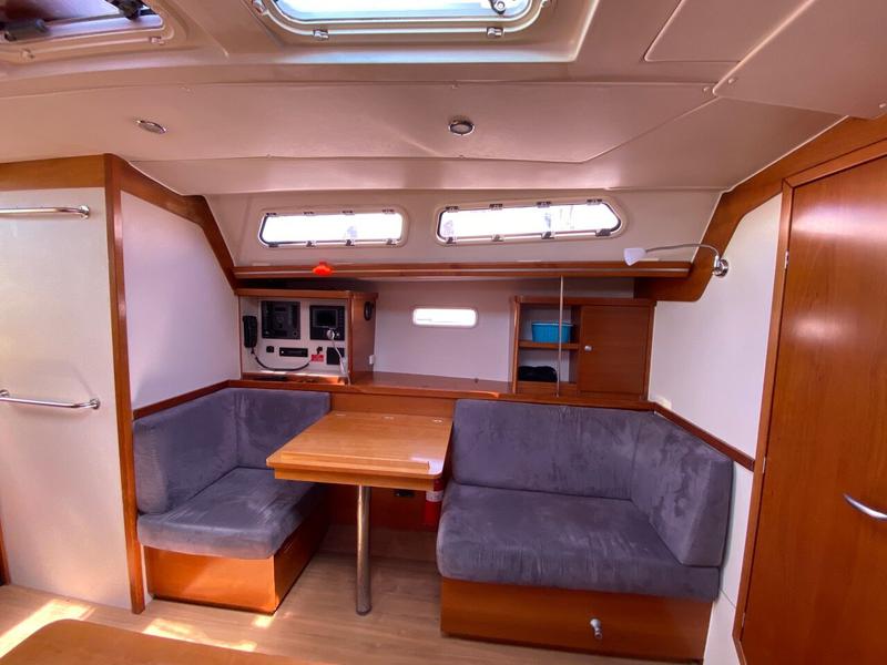 Book yachts online - sailboat - Hanse 430e - Astraios - rent