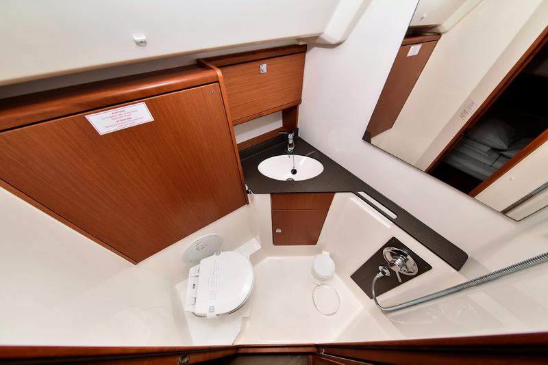 Book yachts online - sailboat - Bavaria Cruiser 46 - Baligot - rent