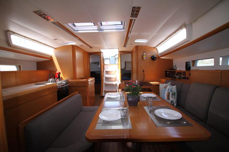 Book yachts online - sailboat - Sun Odyssey 509 - Jester - (A/C - Generator - Refit 2020) - rent