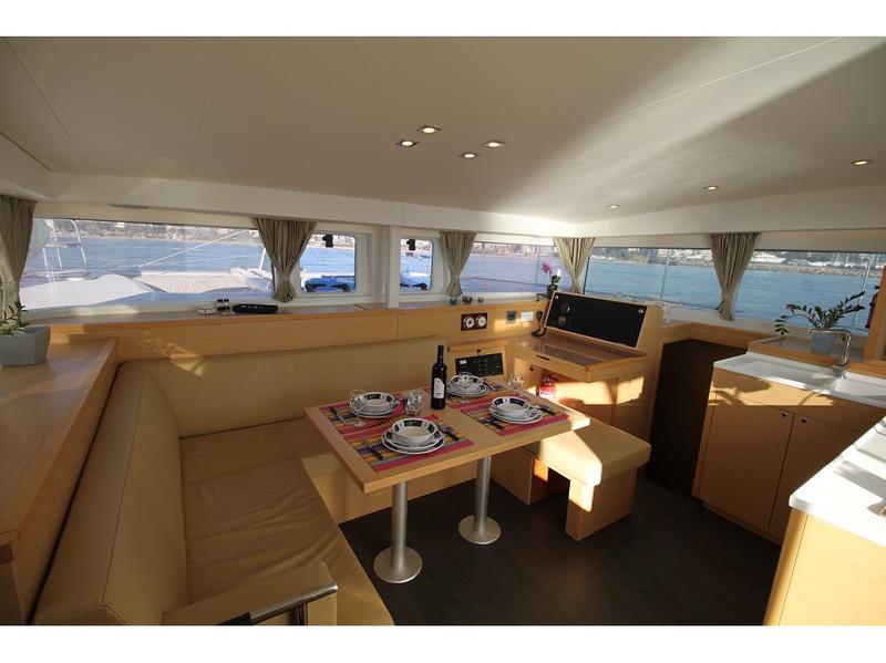 Book yachts online - catamaran - Lagoon 400 S2 - Sailing Blue 4 - Refit 2019 - rent