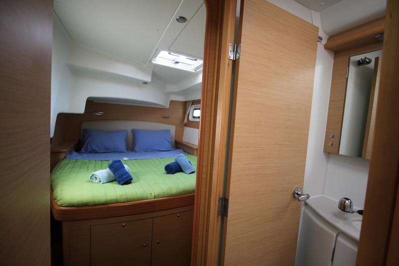 Book yachts online - catamaran - Lagoon 440 - Casino (A/C) - (A/C - Generator - Refit 2020) - rent