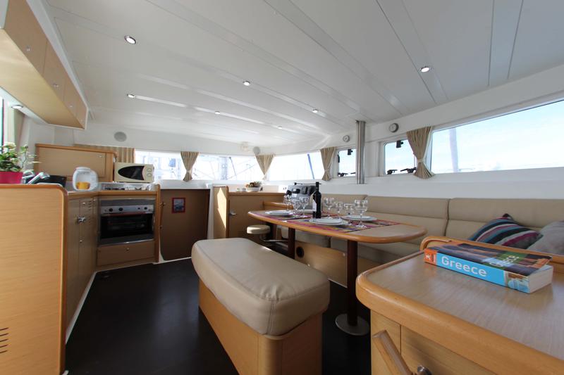 Book yachts online - catamaran - Lagoon 420 - Fantasy - (A/C - Generator - Refit 2020) - rent