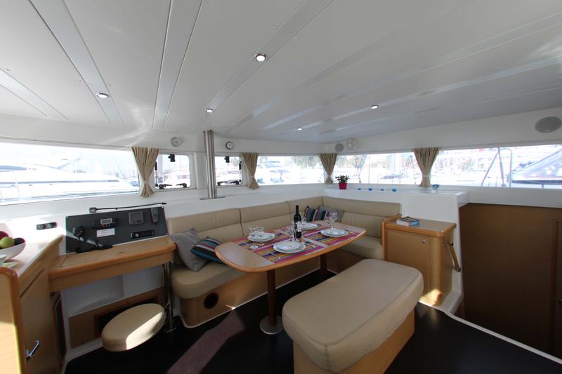 Book yachts online - catamaran - Lagoon 420 - Fantasy - (A/C - Generator - Refit 2020) - rent