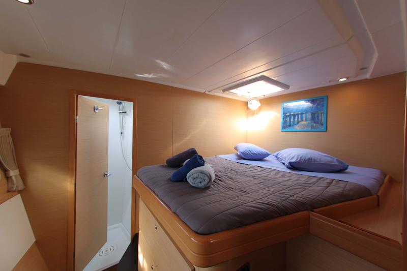 Book yachts online - catamaran - Lagoon 420 - Fantasy - (A/C - Generator - Refit 2020) - rent