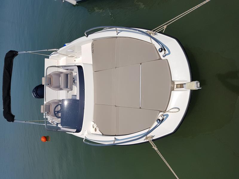 Book yachts online - motorboat - Quicksilver activ 605 sundeck - Quicksilver activ 605 sundeck - rent