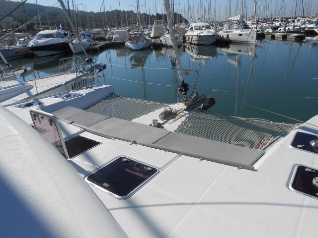 Book yachts online - catamaran - Lagoon 421 - Iryn - rent