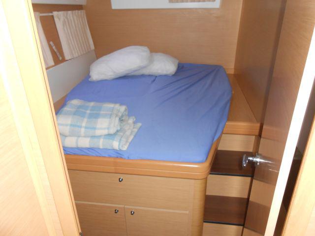 Book yachts online - catamaran - Lagoon 421 - Iryn - rent