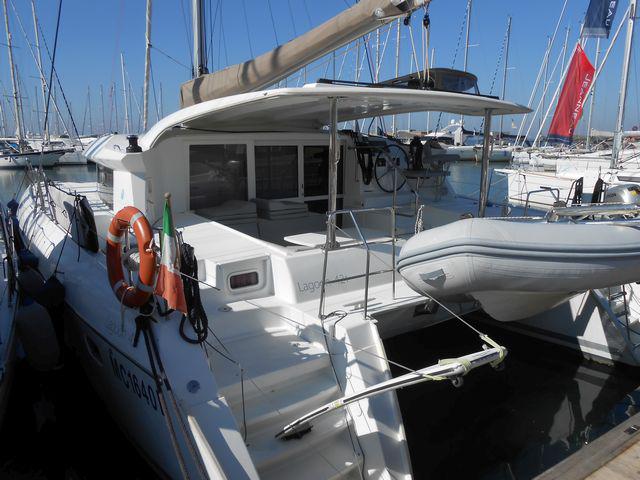 Book yachts online - catamaran - Lagoon 421 - Iryn - rent