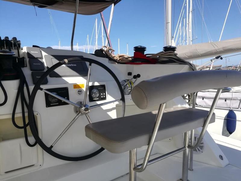 Book yachts online - catamaran - Lagoon 421 - Iryn - rent