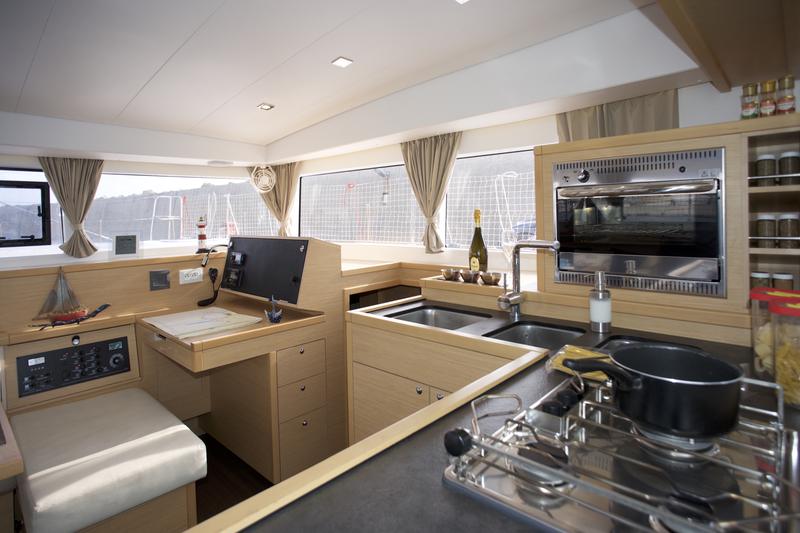 Book yachts online - catamaran - Lagoon 400 S2 - Nicholas - rent