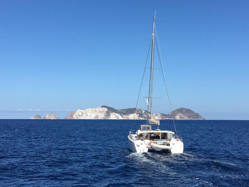 Book yachts online - catamaran - Lagoon 400 S2 - Nicholas - rent
