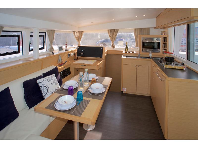 Book yachts online - catamaran - Lagoon 400 S2 - Nicholas - rent