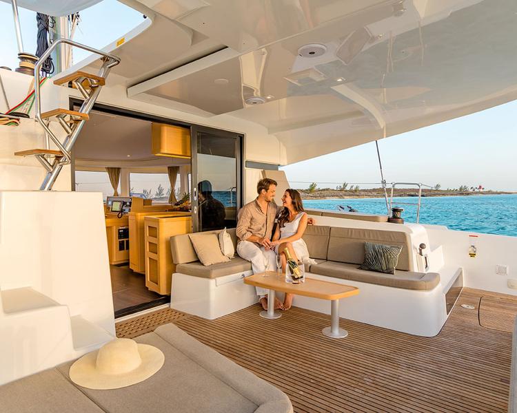Book yachts online - catamaran - Lagoon 42 - NADIR - rent