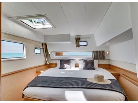 Book yachts online - catamaran - Lagoon 42 - NADIR - rent