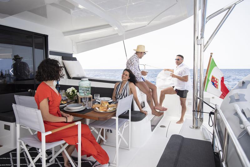 Book yachts online - catamaran - Lagoon 42 - NADIR - rent