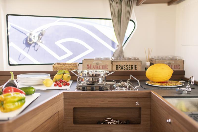 Book yachts online - catamaran - Lagoon 42 - NADIR - rent