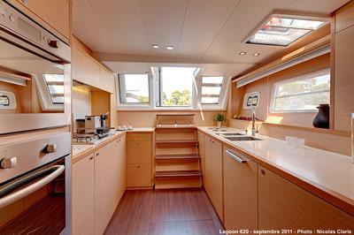 Book yachts online - catamaran - Lagoon 620 - LADY RACHEL - rent