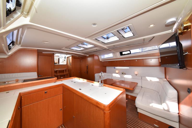 Book yachts online - sailboat - Bavaria Cruiser 56 - FAT BOY - rent