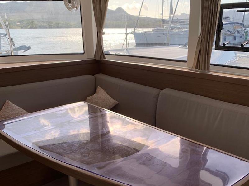 Book yachts online - catamaran - Lagoon 42 (4+2) cb - Beatrix - rent