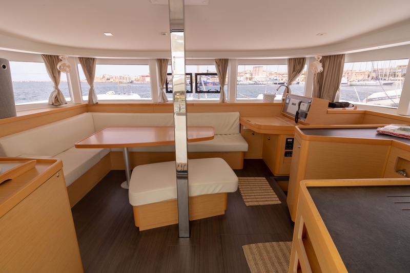 Book yachts online - catamaran - Lagoon 42 - Magan - rent