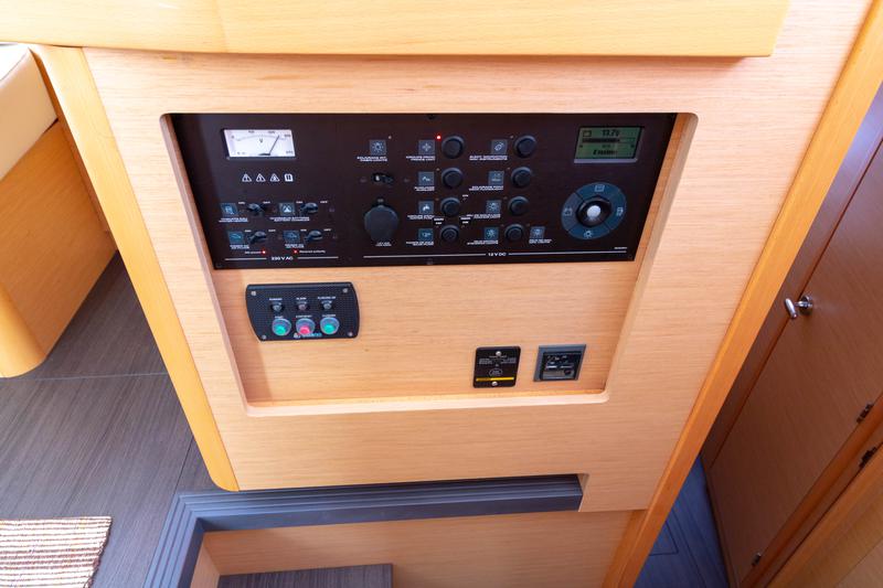 Book yachts online - catamaran - Lagoon 42 - Magan - rent